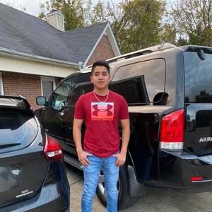 Meet your Posher, Carlos ivan